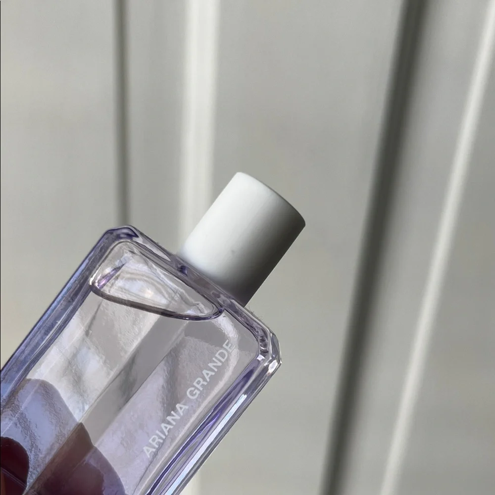New Ariana Grande God Is A Woman Eau De Parfum Mini Travel Perfume 0.25oz/7.5ml - Picture 6 of 7
